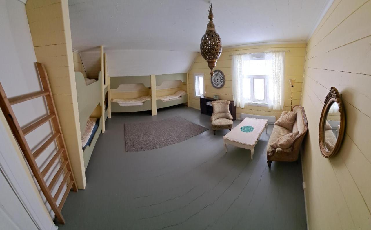 Heggjabygda Gjestegard - Historisk Tommerhus I Landlige Omgivelser Nordfjordeid