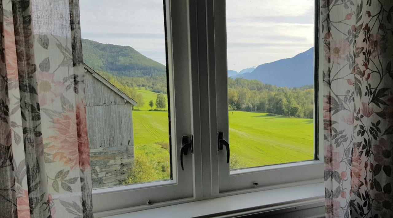 Heggjabygda Gjestegard - Historisk Tommerhus I Landlige Omgivelser Nordfjordeid