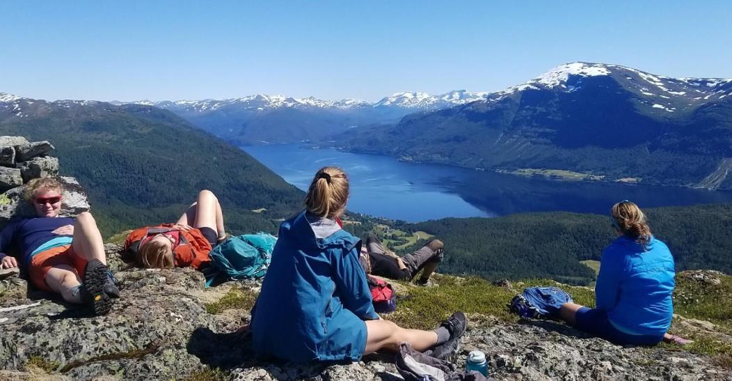 Heggjabygda Gjestegard - Historisk Tommerhus I Landlige Omgivelser Vakantieboerderij Nordfjordeid