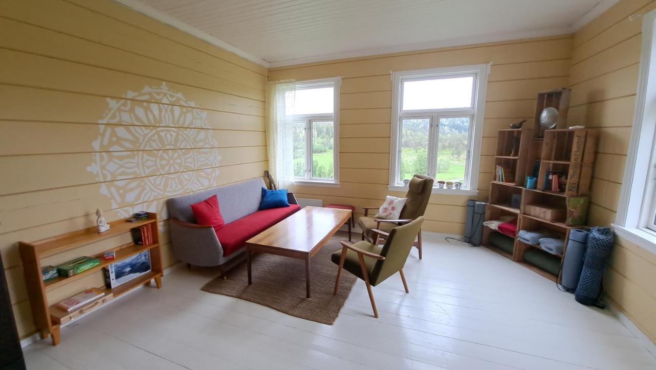 Farm stay Heggjabygda Gjestegard - Historisk Tommerhus I Landlige Omgivelser Nordfjordeid